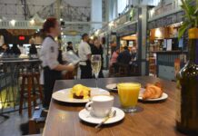 Ranskalainen aamiainen ja brunssi Kauppahallissa. Ravintola 4 Vuodenaikaa, Tampereen kauppahalli