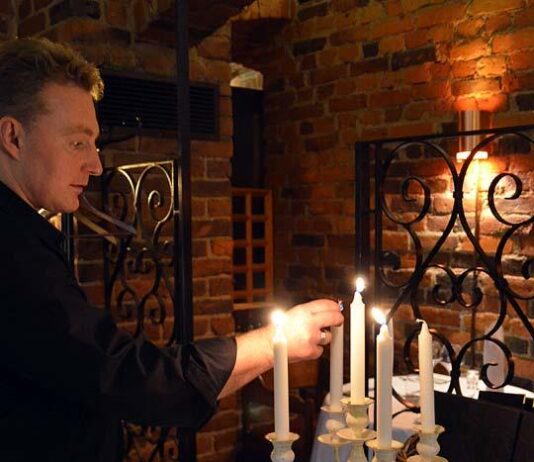 Ravintola LiV avautuu Laukontorin laidalle – omistajakimarassa kaupungin maineikkain hovimestari Mika Lintula