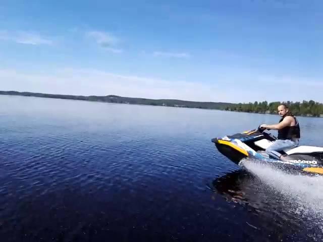 Vesijettivuokraamo Tampereella: Sea Doo Spark -vesijetillä Pyynikinharjun maisemissa