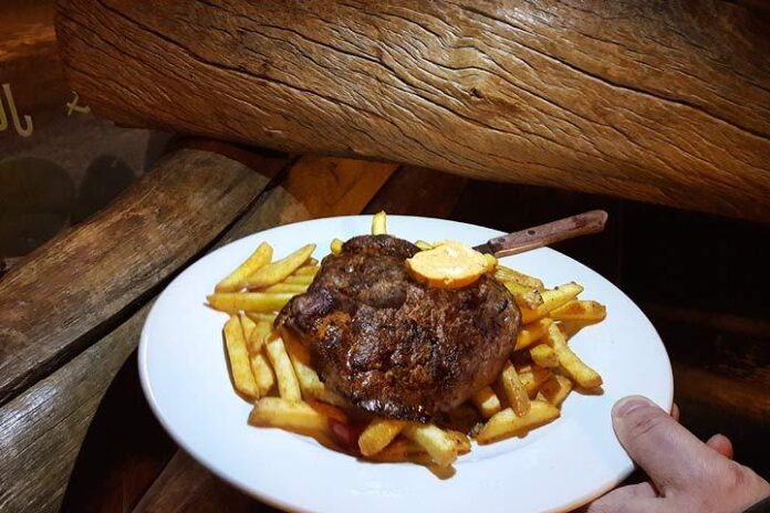 pispalan-pulteri-pihvi1 Pispalan Pulteri on yksi Tampereen legendaarisista klassikkoravintoloista. Kuva: Toni Honko, Kohokohdat.fi