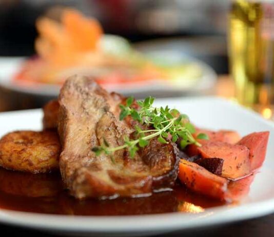 Plevnan lounas tarjoillaan pöytiin lasitetulla Verannalla