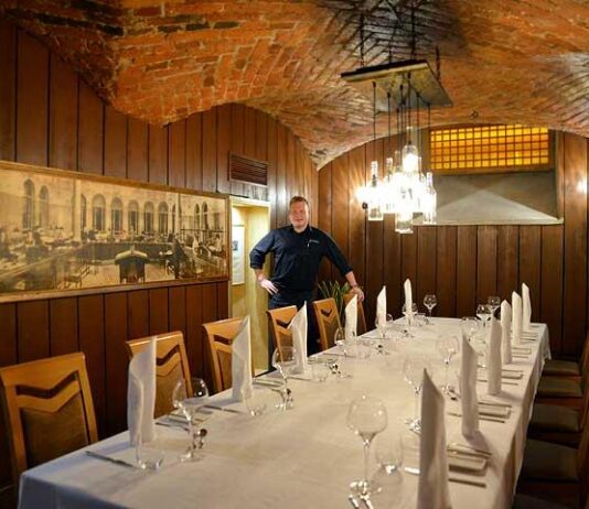 Onko teillä kova, kantava ääni? – Tiiliholvin kabineteissa voit pitää hauskaa yksityisemmin Vapun kabinetit