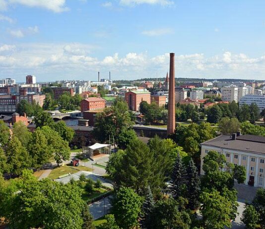Kirjastonpuisto Kirkkopuisto Tampereella