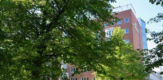 Hotelli lähellä Tampere-taloa