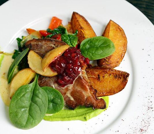 Sasorin uudistuneella pöytiintarjoillulla lounaalla 4 eri annosvaihtoehtoa + à la carte