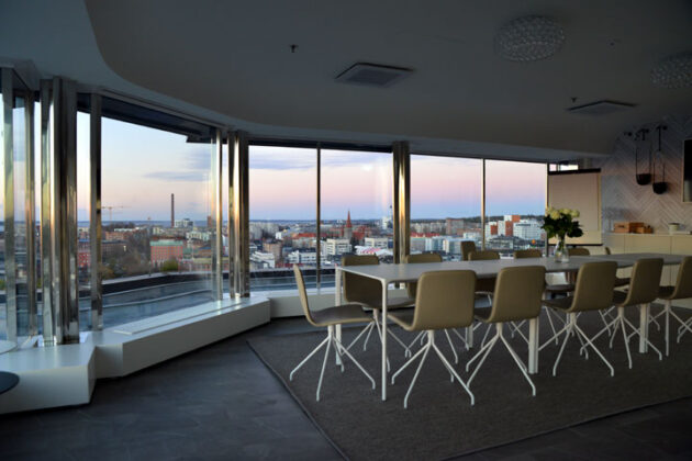 Tampereen kattosaunat. Ilveksen huipulla n&auml;ytt&auml;&auml; t&auml;lt&auml;