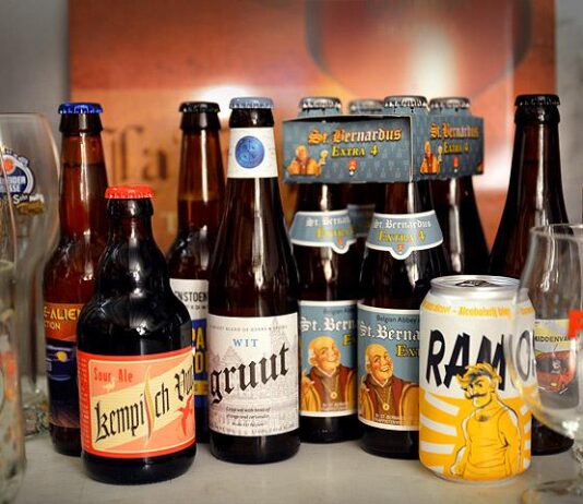 Joulumyyjäiset Tuulensuussa 1.12.2019 – Omatuontioluita ja laseja huokein hinnoin