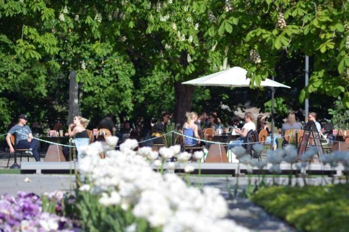 g-livelab-puistoterassi G Livelabin puistoterassissa grillataan tamperelaisen huippukokin ohjein.