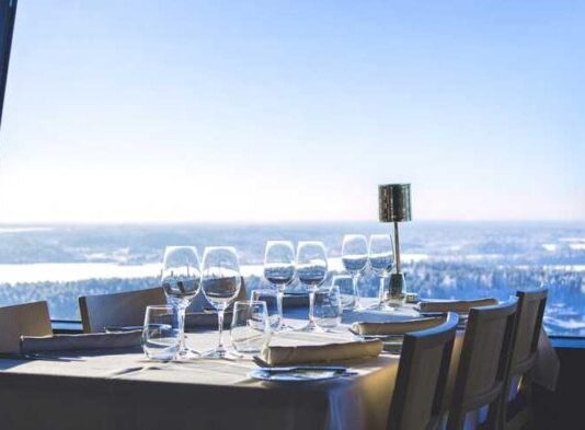 Näsinneula on Tampereen korkein näkötorni, jossa pyörii ravintola. Kuva: Laura Vanzo, Visit Tampere.