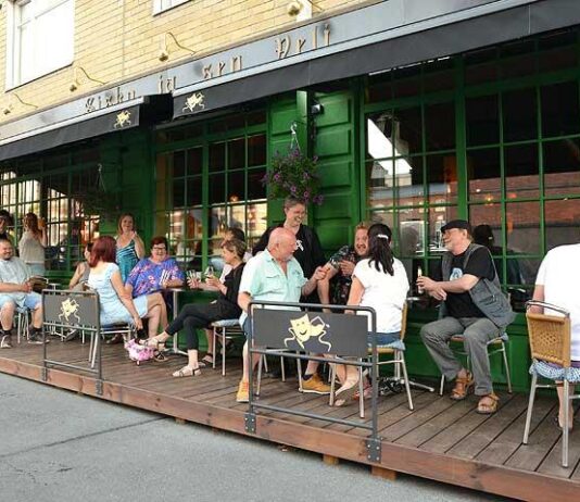 Sisko ja sen Veli -pubin kesäterassi