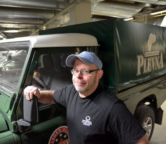 Jouluruoat ja juomat Plevnasta – autolla suoraan panimoravintolan takaovelle