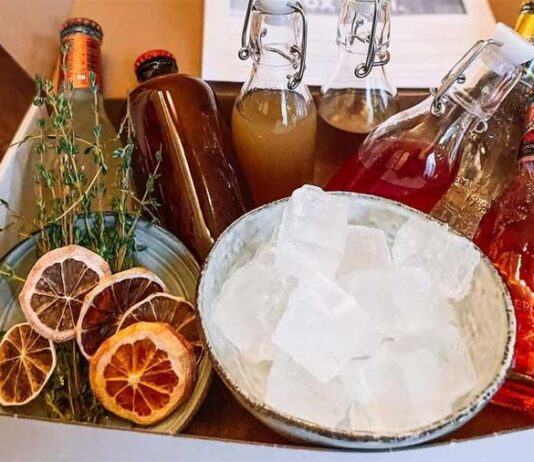 Take awayta cocktailbaarista, hotellista, ruokakaupasta ja jopa teatterilta – uusi ilmiö Tampereella vain kiihtyy Take away -annoksia Tiimasta