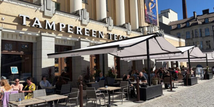 Teatterin terassi Tampereen Teatterin uusi kesäkeidas