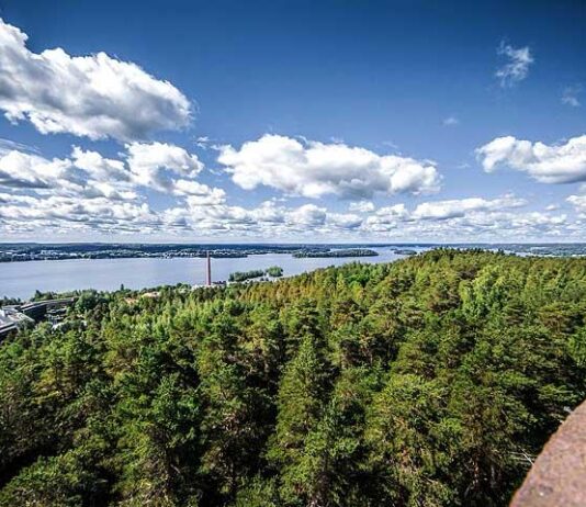 Pyynikin näkötorni ja maanmainiot munkit Pyynikin näkötorni - Maisema Pyynikin Näkötornista Pyhäjärvelle.
