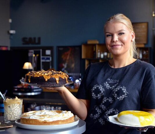 Arthouse Cafe Kehräsaari uudistui – Kahvia, viiniä, taidetta ja taidekakkuja