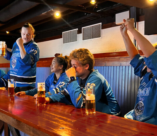 Panimoravintola Plevna HOKI-tunnelmissa – kabinetti otettiin MM-kisakatsomoksi