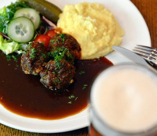 Ruokatuote uudistui Kievari Kaksissa Kasvoissa – Myös vegaanisia annoksia komeasti mukana