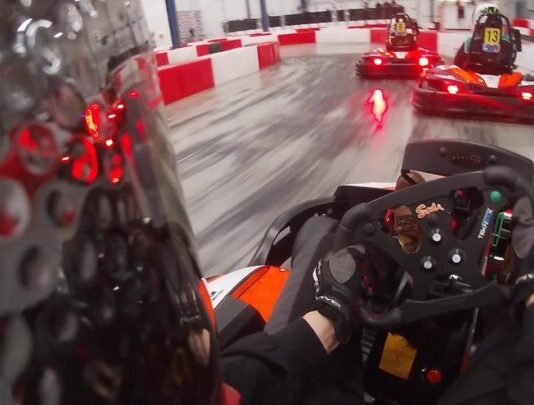 Premium-luokan sähköautot kutsuvat kartingradalle Tampereella