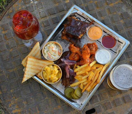 Groove Bar & BBQ – uusi kortteliravintola Hallilassa toi tarjolle lihaisat bbq-herkut Groove Bar & BBQ Tampere, Hallila, Baari ja Ravintola