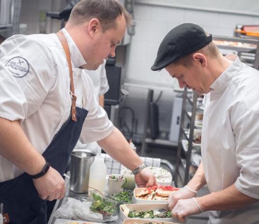 Pitopalvelujen joulusesonki on jo alkanut – Moni haluaa vähentää stressiä ja tilaa jouluruuat valmiina Pitopalvelu Tampere – Pepper Catering