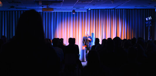 Korkeella stand up -klubi Tampereella. Kuva: Kohokohdat.fi