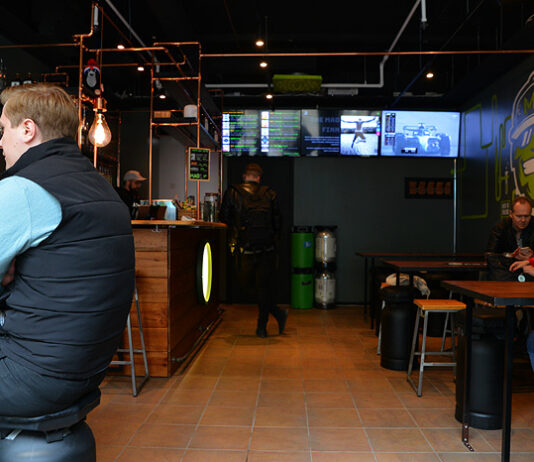 Hämeenkatu sai tuoretta artesaaniolutta hanoistaan laskevan Mad Finn Taproomin