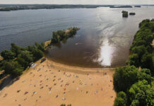 Pyynikin uimaranta – Tampereen ikonisin hiekkaranta jalkasaaren kainalossa Pyynikin uimaranta on yksi Tampereen nähtävyyksistä Pyynikillä