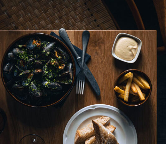 Ravinteli Haarlassa kaksi keittiömestaria vastaa klassikkomielisestä keittiöstä Ravinteli Haarla on uusi ravintola Tampere Keskusta