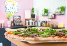 Artesaanipizzaa ja friteerattua kanaa Tampereen Kalevan uutuusravintola Crispy Companyssa Tampereen Kalevaan auennut uusi ravintola tarjoilee artesaanipizzaa, rapeaa kanaa ja ranskanperunoita erilaisilla lisukkeilla. Kuva: Satu Palojärvi