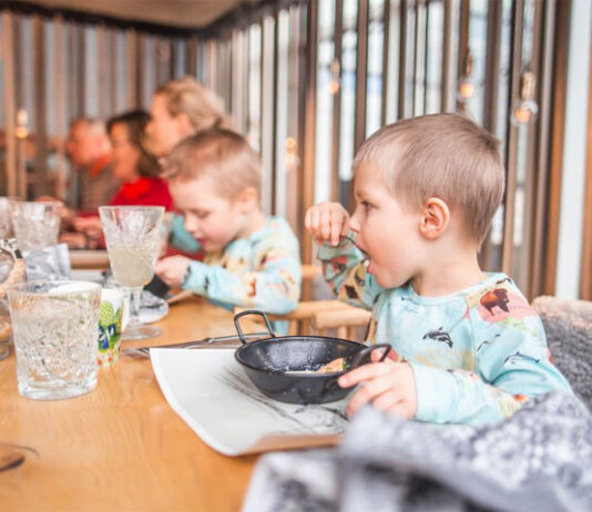 Ravintola Tuhton Muumibrunssi Sorsapuiston äärellä Lapsiystävälliset ravintolat Tampereella. Ravintola Tuhto Sorspuiston äärellä.