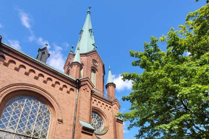 aleksanterin-kirkko-tampere Aleksanterin kirkon koristeelliset punatiiliset ornamentit