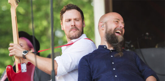 Vesterinen yhtyeineen Laukon kartanon puistokonsertissa 2023. Kuvaaja: Veikko Pyykkö