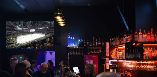 Shooters Bar sporttibaari lähellä Nokia Arena. Pikkujoulubileet ja synttärit Tampereella. Kuva: Kohokohdat.fi