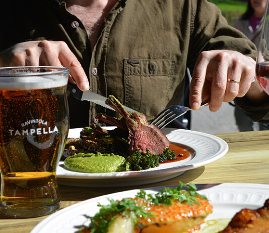 Tampellan maisematerassilla uuden listan annoksia, kesäisiä viinejä sekä cocktaileja