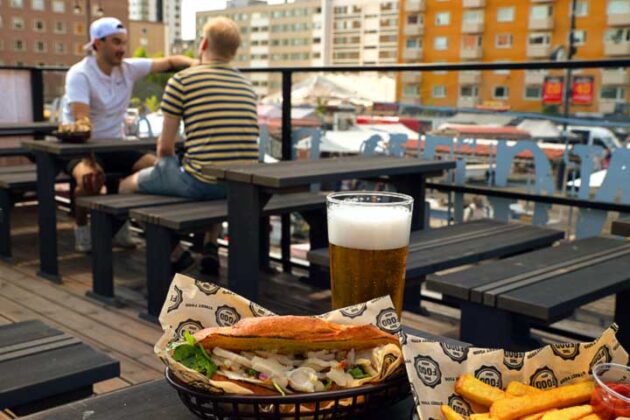 Texas BarBQ tarjoilee katuruokaa aamusta iltaan Tammelan torilla