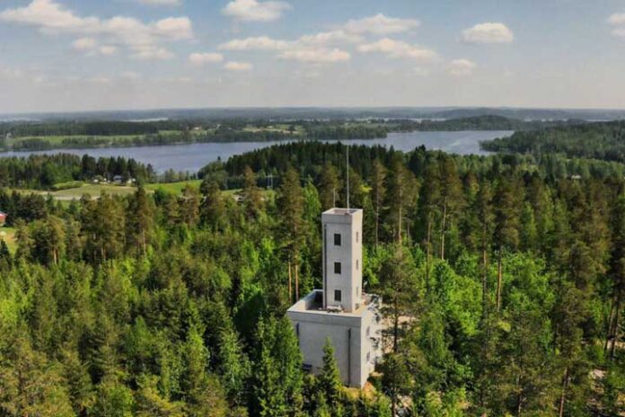 Mannamäen näkötorni Pirkanmaalla, Hämeenkyrössä. Kuva: Kohokohdat.fi