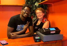 Afrikkalainen ravintola Maira Tampereen Kauppahallissa täytti vuoden