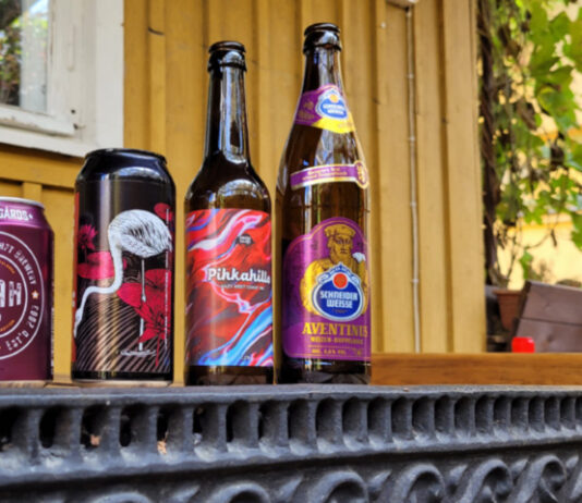 120 vuotta täyttävän Rajaportin saunan sekasaunailloissa otetaan ilo irti