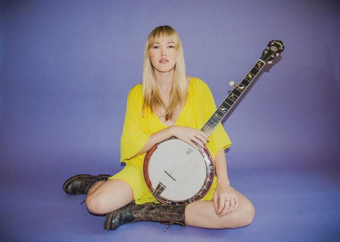 Raikku-rokkaa-ja-rakastaa-country-festivaaleilla esiintyy Ashley-Capbell Raikku-rokkaa-ja-rakastaa-country-festivaaleilla esiintyy Ashley-Capbell