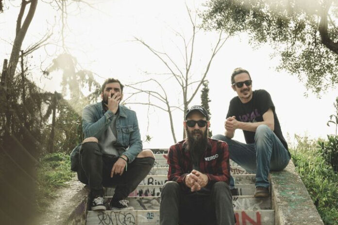 1000mods-keikat 1000MODS on psykedeliaa ja raskasta rockia soittava yhtye Chiliomodista, Kreikasta. Yhtye perustettiin kesällä 2006, ja siitä lähtien he ovat soittaneet yli 200 live-keikkaa, esiintyen samassa lavassa yhtyeiden kuten The Black Keys, The Black Angels, Graveyard, Brant Bjork, Colour Haze ja monien muiden kanssa. Heidät tunnetaan sitoutumisestaan vintage-laitteisiin, paksuun ja raskaaseen analogiseen soundiin sekä poikkeuksellisen intohimoisista live-esiintymisistään. Lokakuussa 2010 legendaarinen Billy Anderson vieraili Kreikassa tuottaakseen yhtyeen debyyttialbumin, kun taas Malleus Rock Art Lab huolehti levyn kansitaiteesta.