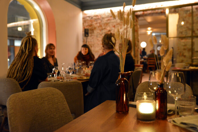 henriks-ravintola-tampere-avoinna-myohaan Bistro Henriks on yksi Tampereen ravintoloista, joka on avoinna myöhään illalla.