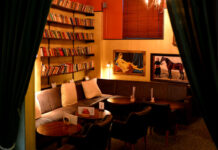 O’Connell’s kirjastohuone tarjoilee irlantilaistunnelmaa omalle juhlaseurueelle