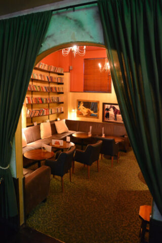 Tiesitkö, että O'Connell'sissa on oma kirjastokabinetti, joka soveltuu hyvin pienimuotoisiin kekkereihin. Kuva: Toni Honko, Kohokohdat.fi