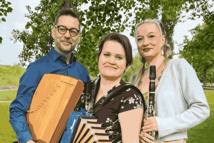 Anne-Mari Kivimaki Ensemble Anne-Mari Kivimäki Ensemble. Kuva (rajattu): Eero Grundström