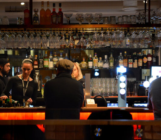 Anu ja Sami Lappalaisen uusi Boomers Bar on laatujuomien pirtelöbaari ja kahden tunnelman ilottelupaikka Boomers on uusi baari Tampereella. Tampereen uudet ravintolat