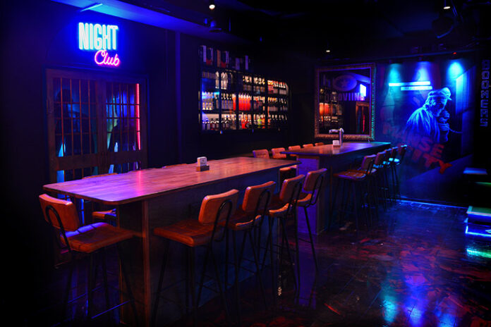 boomers-bar-night