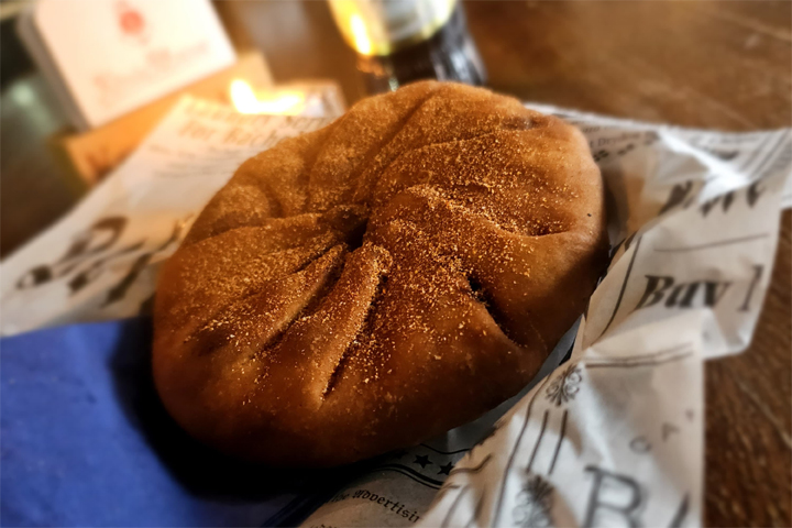 Pärämätsi kuivin maustein tarjoiltuna merimiesbaari Sailor's Bar & Grill -ravintolassa Tampereen keskustassa.