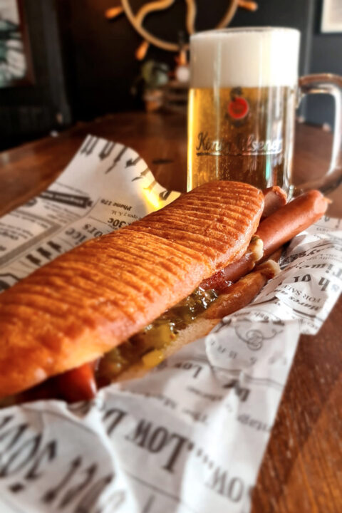 Sailors ravintolan Torpeedot ovat pitkulaisia lihapiirakoita.