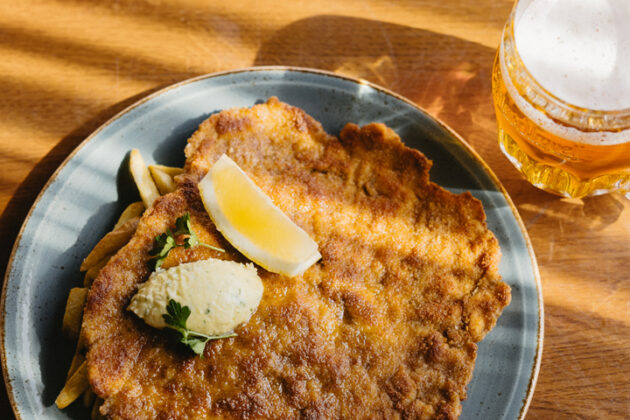 Kalevan Hertta -kortteliravintolan fish & chips -annos.