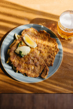 Kalevan Hertta -kortteliravintolan fish & chips -annos.